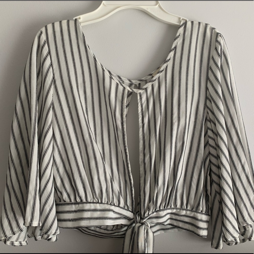 Pacsun black and white striped split blouse